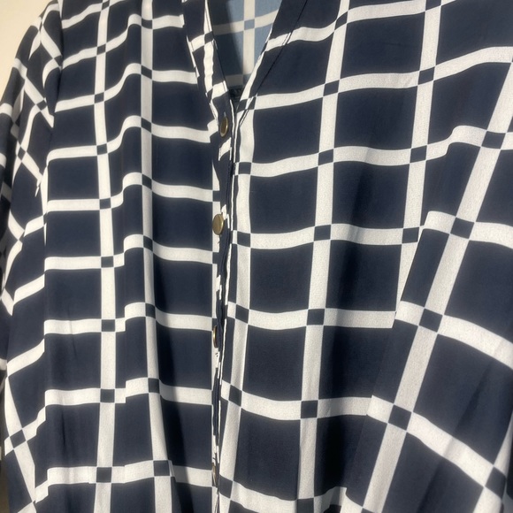 Papaya blue and white windowpane pattern romper, 3/4 sleeve size small - Picture 14 of 14